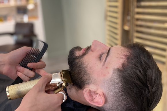 Salon De Coiffure Et Barbier Pour Homme Bellecour La Fabrique Barbier Coiffeur Tatoueur Lyon La Fabrique