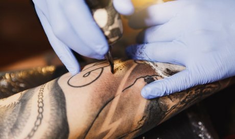 Salon de tatouage professionnel pour un projet de tatouage 